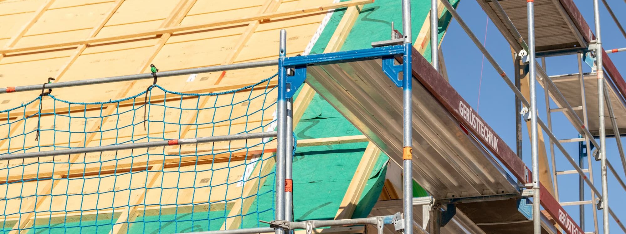 SARKING_RENOVATION 2000X750 | Charpentes Untereiner Pourquoi le sarking séduit-il de plus en plus lors des rénovations de toiture ? Riedisheim